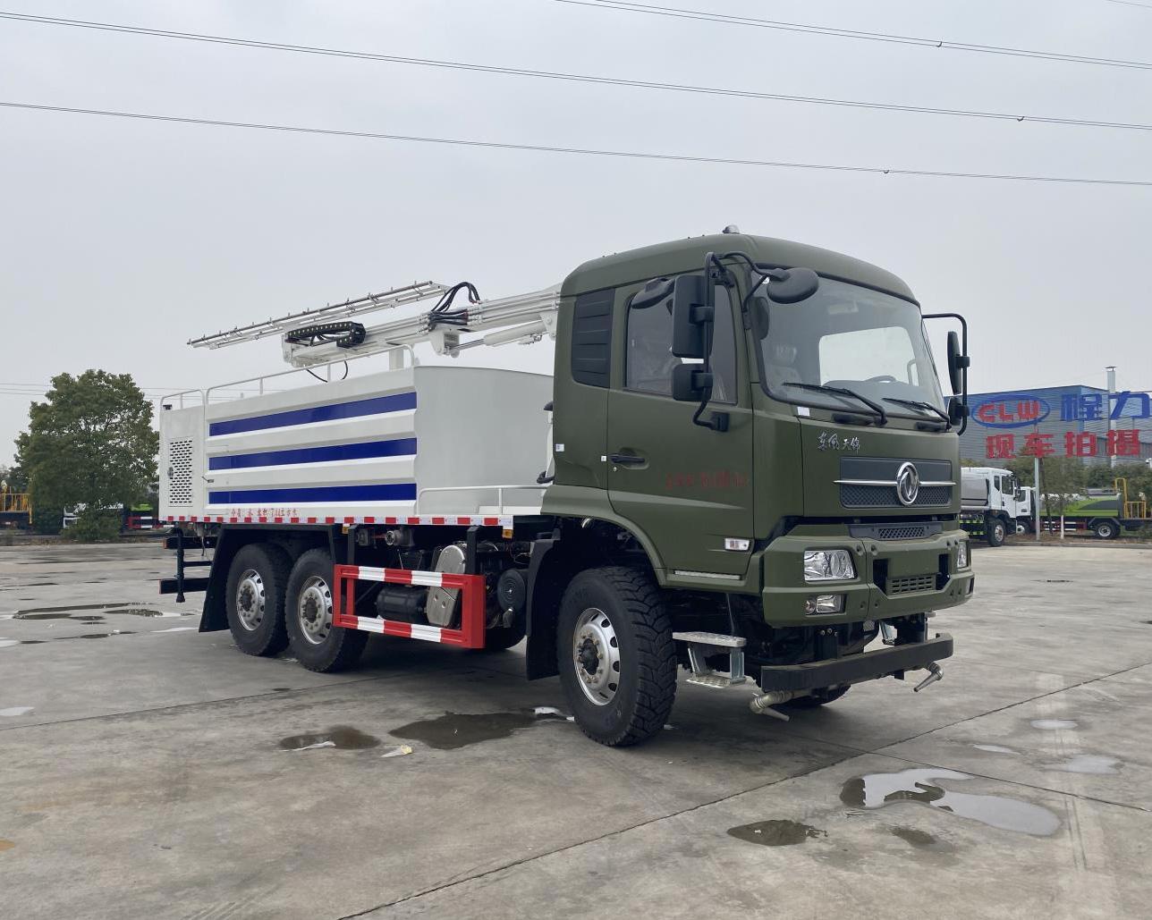 東風天錦六驅6X6光伏板清洗車